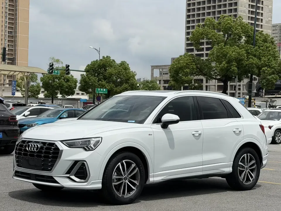 Audi Q3 Audi Q3 2023 35 TFSI Progressive Dynamic 2023 — photo 1, buy with delivery to Moscow