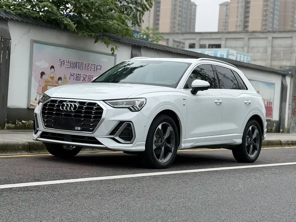 Audi Q3 Audi Q3 2023 35 TFSI Stylish Dynamic 2022 — photo 1, buy with delivery to Moscow