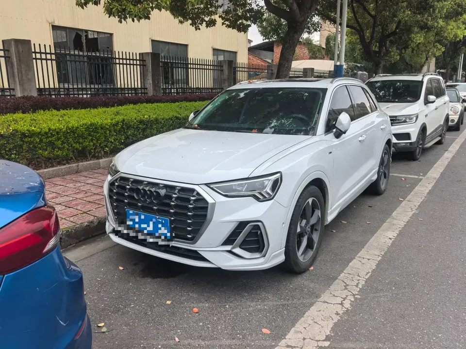 Audi Q3 Audi Q3 2022 35 TFSI Stylish Dynamic 2023 — photo 1, buy with delivery to Moscow
