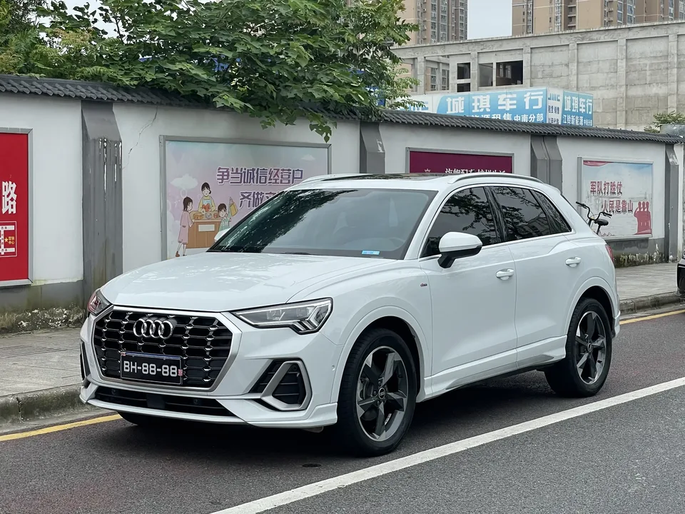 Audi Q3 Audi Q3 2022 35 TFSI Stylish Dynamic 2022 — photo 1, buy with delivery to Moscow