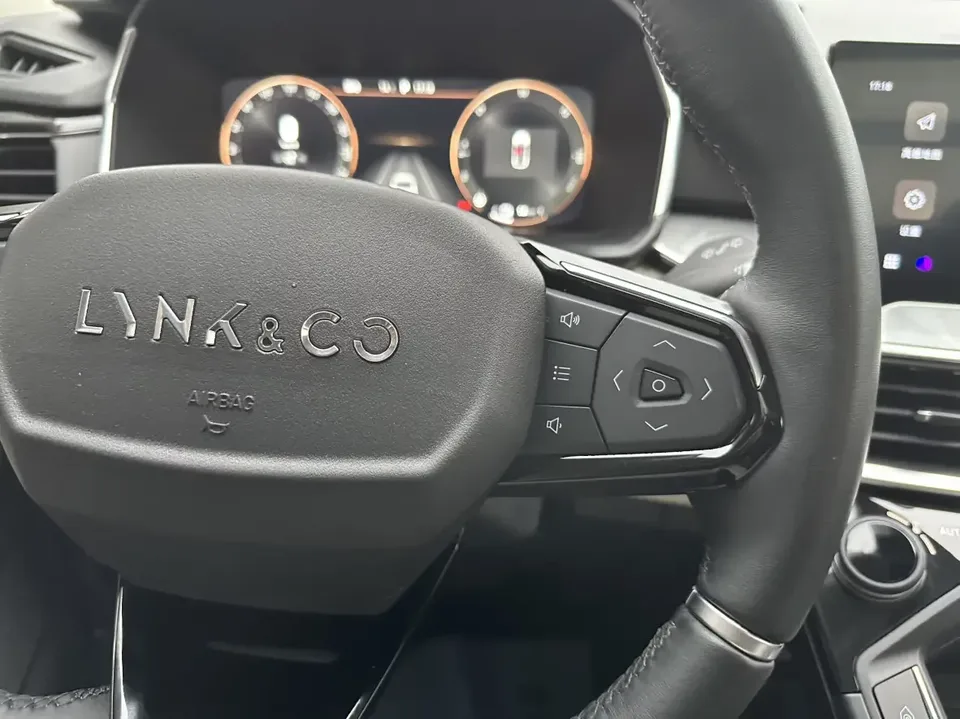 Lynk & Co 06 EM-P Lynk & Co 06 EM-P 2023 PHEV Remix Shero 2022 — thumbnail 5