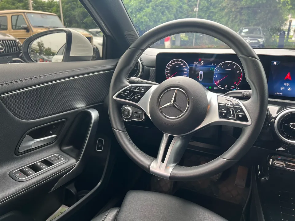 Mercedes-Benz Klasa A Mercedes Benz A Class 2023 A 200 L Sports Sedan Dynamic Edition 2023 — thumbnail 3