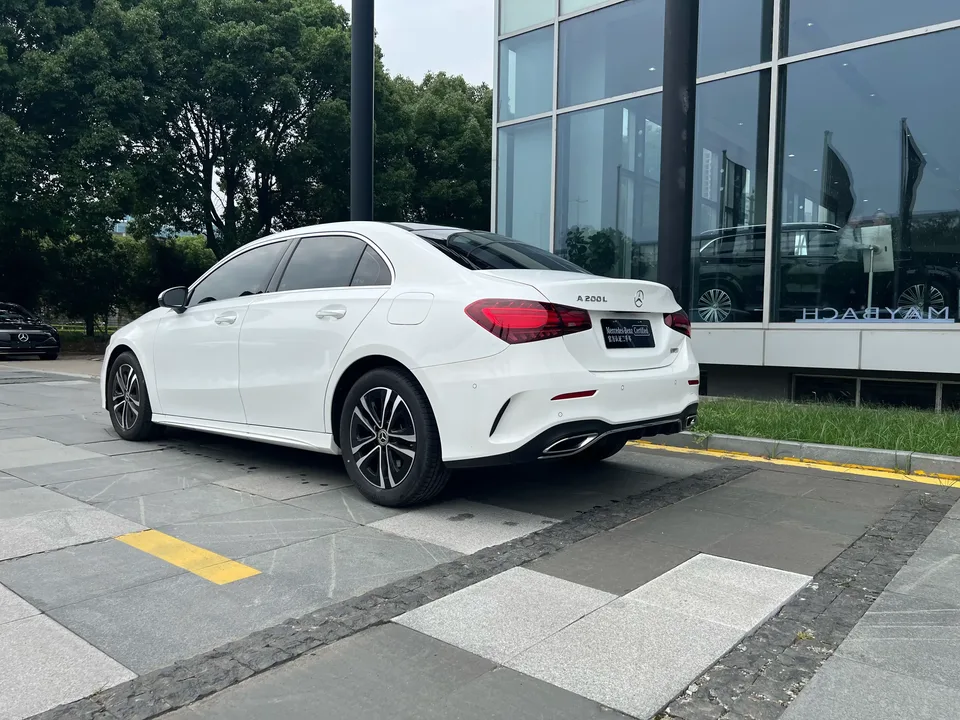 Mercedes-Benz Klasa A Mercedes Benz A Class 2023 A 200 L Sports Sedan Dynamic Edition 2023 — thumbnail 4