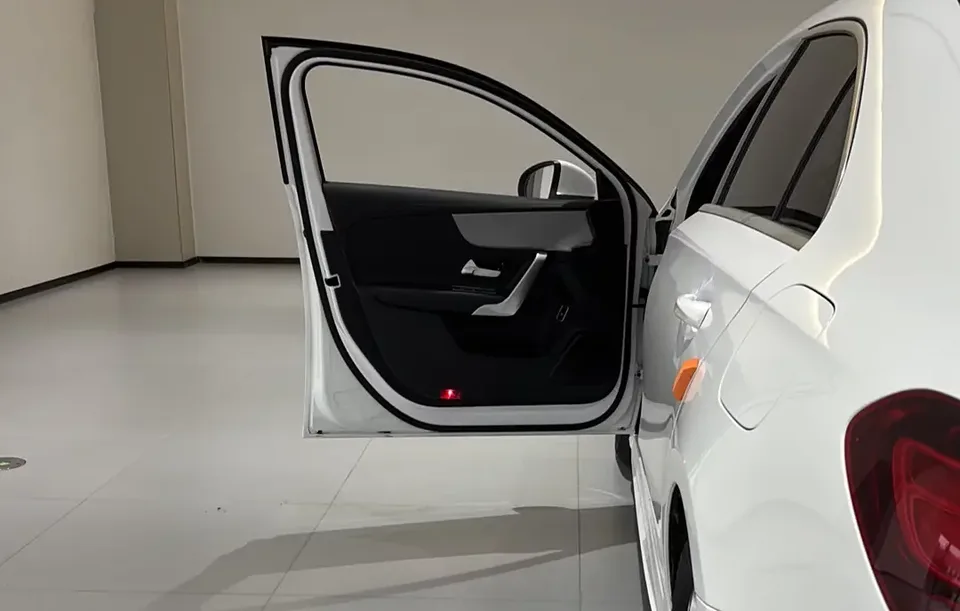 Mercedes-Benz Klasa A Mercedes Benz A Class 2024 A 180L 2024 — thumbnail 4
