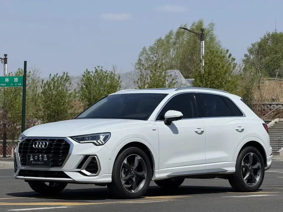 Audi Q3 Audi Q3 2021 35 TFSI Stylish Dynamic 2022 — photo 1, buy with delivery to Moscow