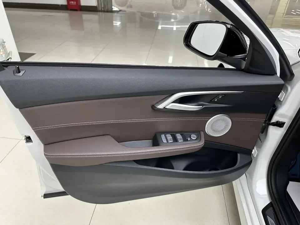 BMW 1 Series BMW 1 Series 2021 120i M Sport Night Edition 2023 — thumbnail 3