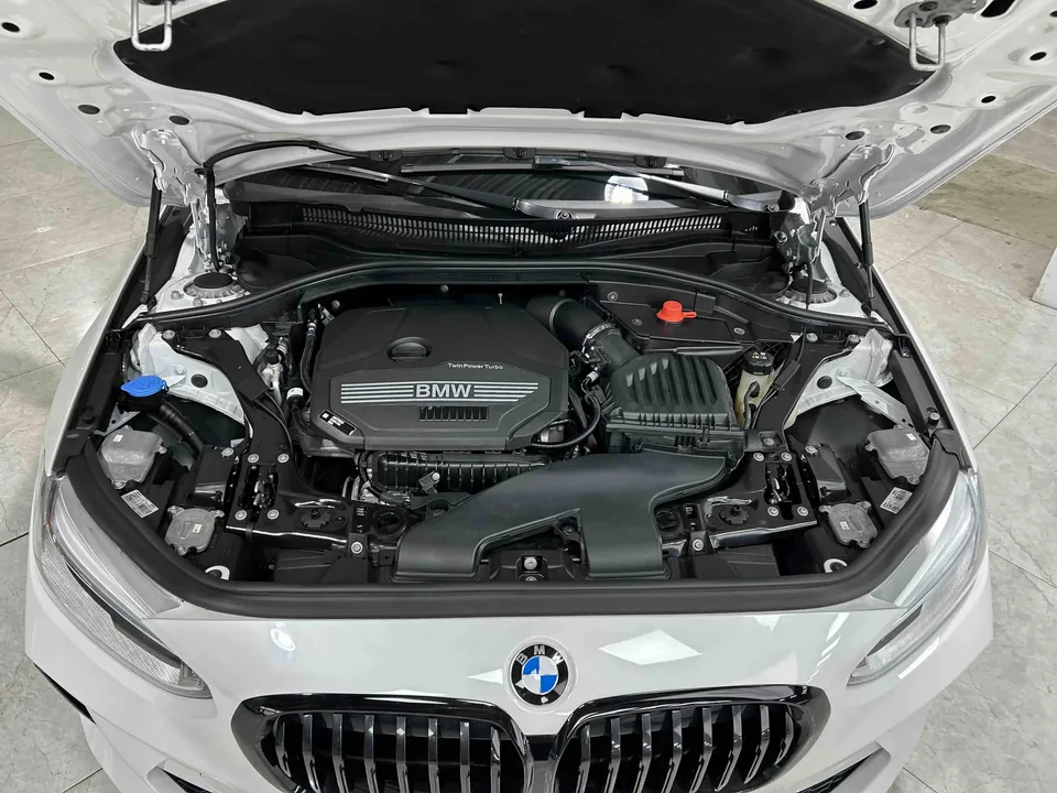 BMW 1 Series BMW 1 Series 2023 120i M Sport Night Edition 2023 — thumbnail 2