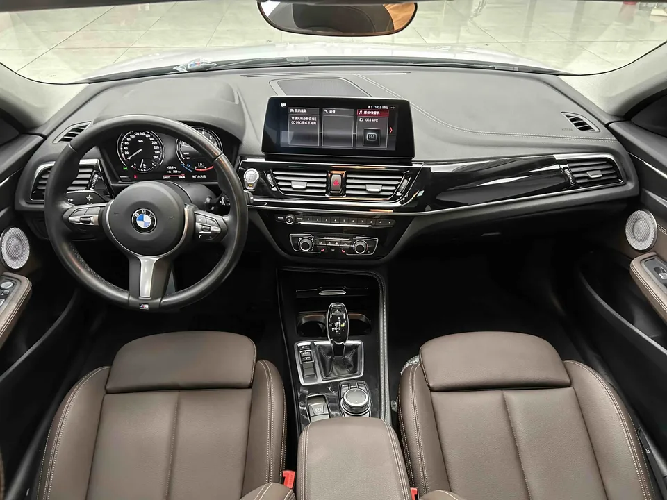 BMW 1 Series BMW 1 Series 2023 120i M Sport Night Edition 2023 — thumbnail 5