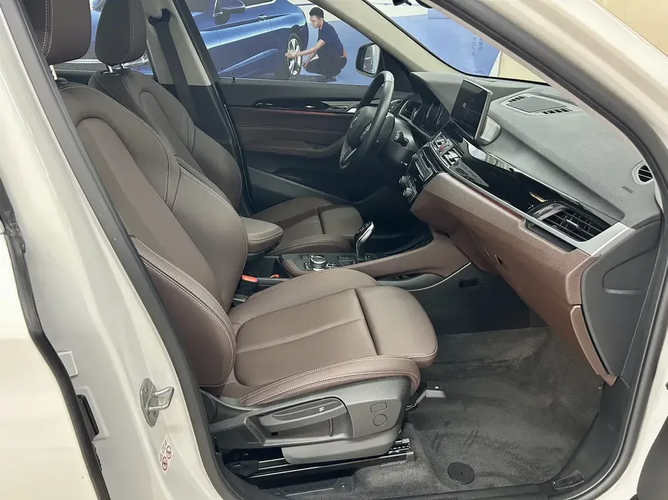 BMW X1 BMW X1 2022 sDrive20Li Fashion 2023 — thumbnail 3
