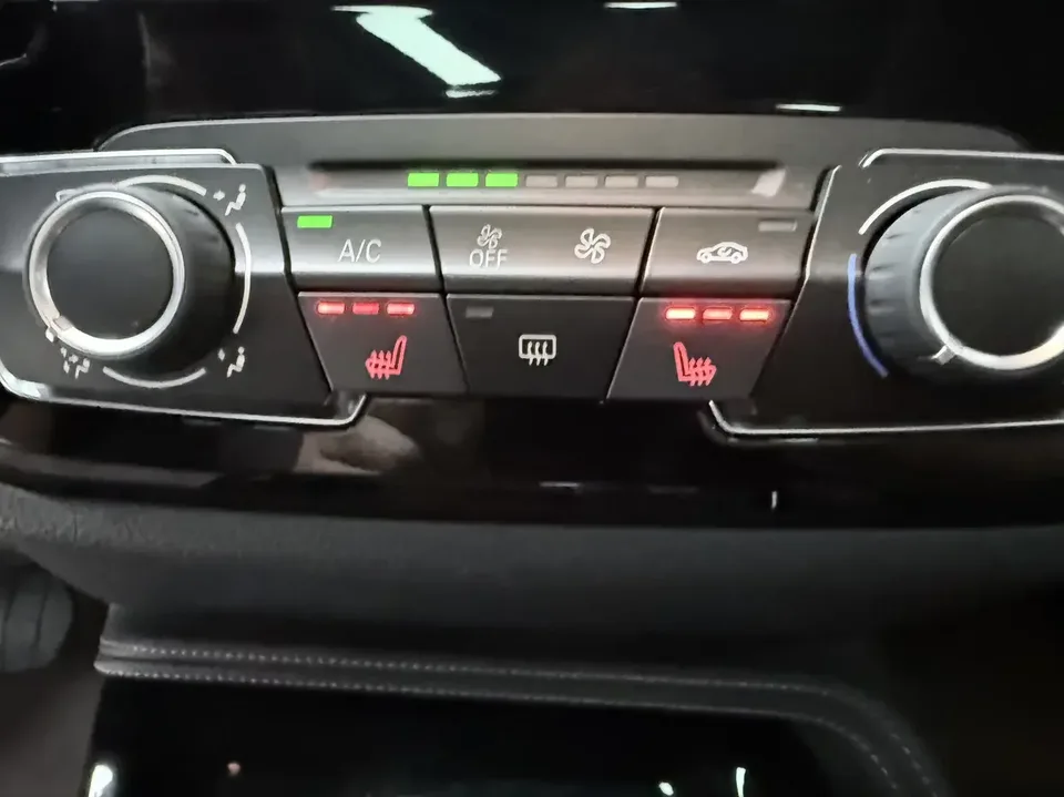 BMW 1 Series BMW 1 Series 2021 120i M Sport Night Edition 2022 — thumbnail 4