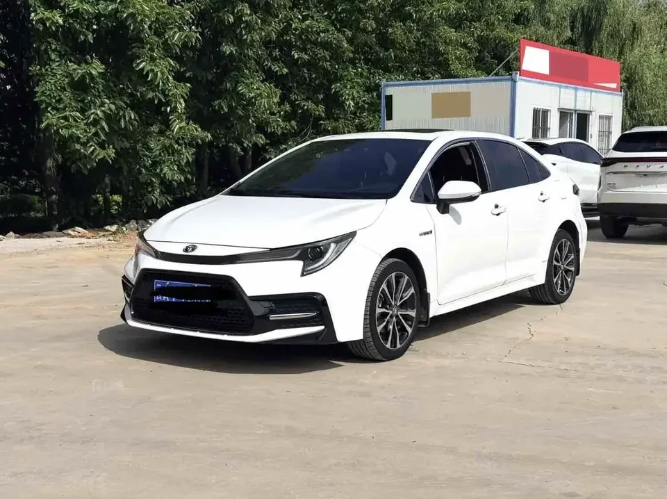 Toyota Levin Lei Ling 2022 Hybrid 1.8H E-CVT Progressive Edition 2022 — photo 1, buy with delivery to Moscow