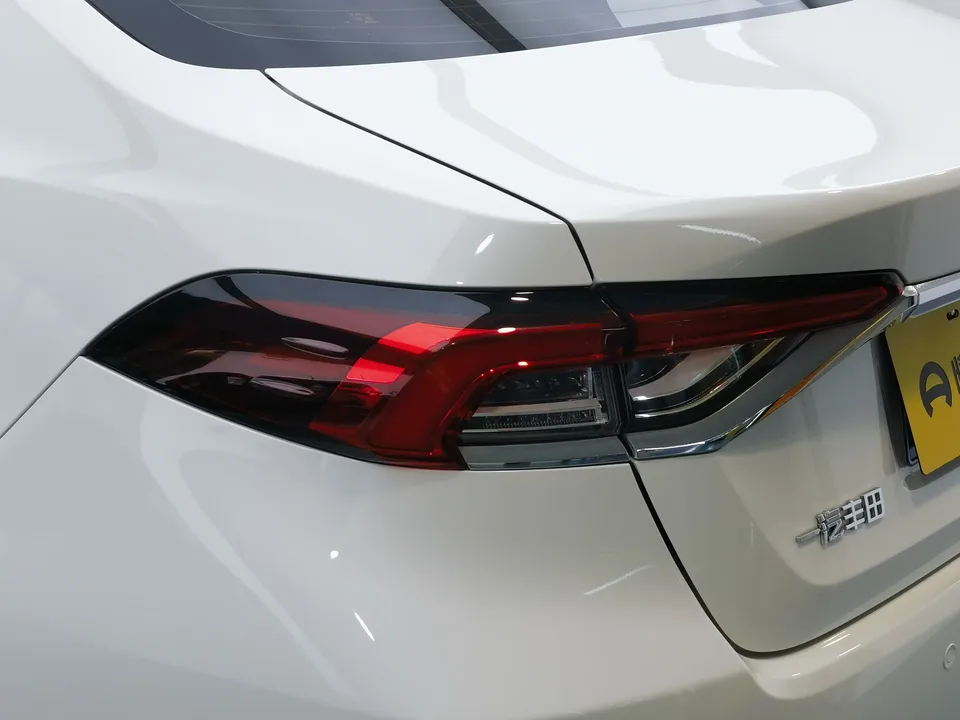 Toyota Corolla Corolla 2023 Intelligent Electric Hybrid Dual Engine 1.8L E-CVT Elite Edition 2023 — thumbnail 4