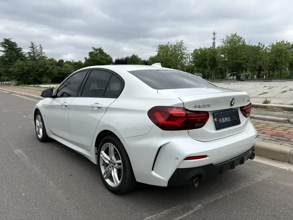 BMW 1 Series BMW 1 Series 2023 120i M Sport Night Edition 2023 — thumbnail 2