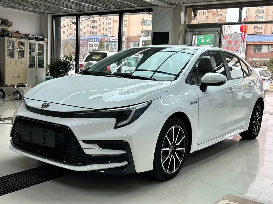 Toyota Levin Lei Ling 2023 Hybrid 1.8L Sports Edition 2023 — photo 1, buy with delivery to Moscow