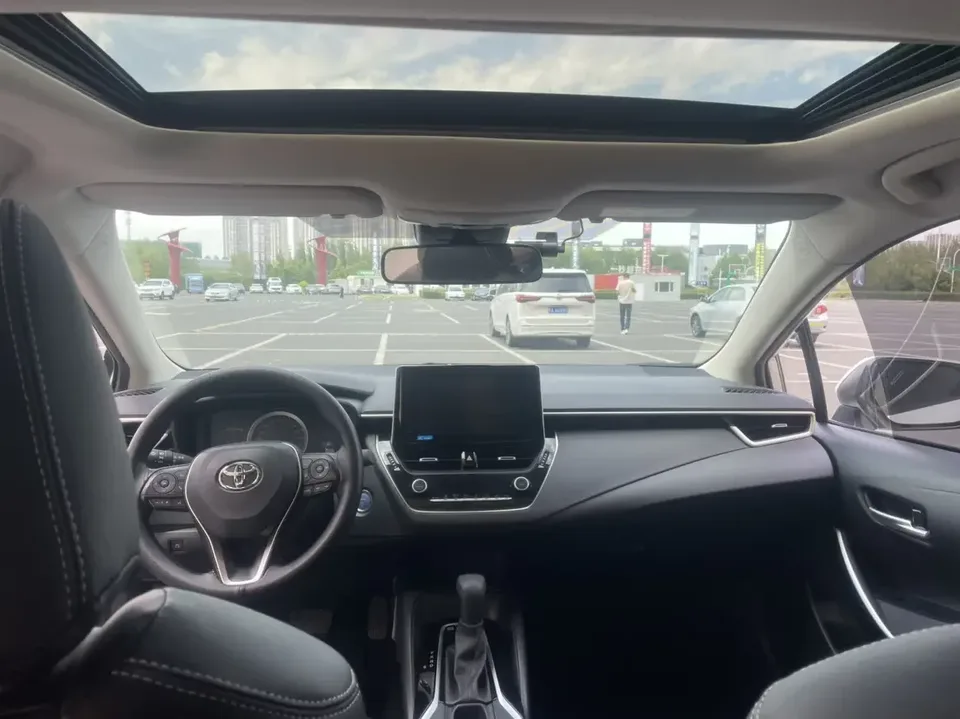Toyota Corolla Corolla 2021 Dual Engine 1.8L E-CVT Elite Edition 2022 — миниатюра 3
