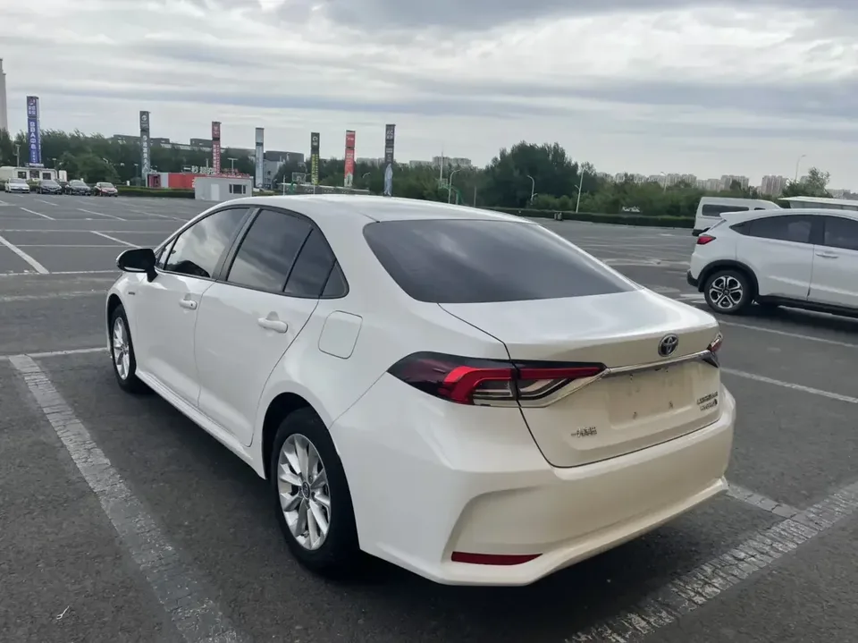 Toyota Corolla Corolla 2021 Dual Engine 1.8L E-CVT Elite Edition 2022 — миниатюра 5
