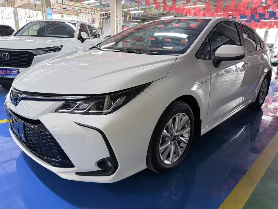 Toyota Corolla Corolla 2024 Intelligent Electric Hybrid Dual Engine 1.8L E-CVT Ultimate Edition 2024 — фото 1, купить с доставкой в Москву