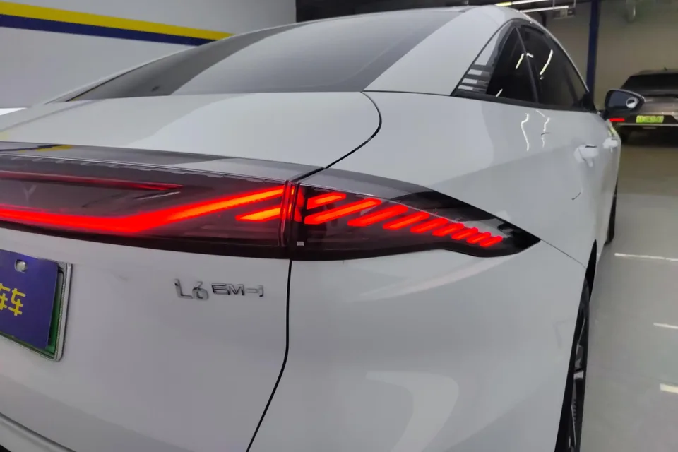 Geely Galaxy L6 Galaxy L6 2025 1.5 EM-i DHT 140KM Exploration+ Edition 2025 — thumbnail 2