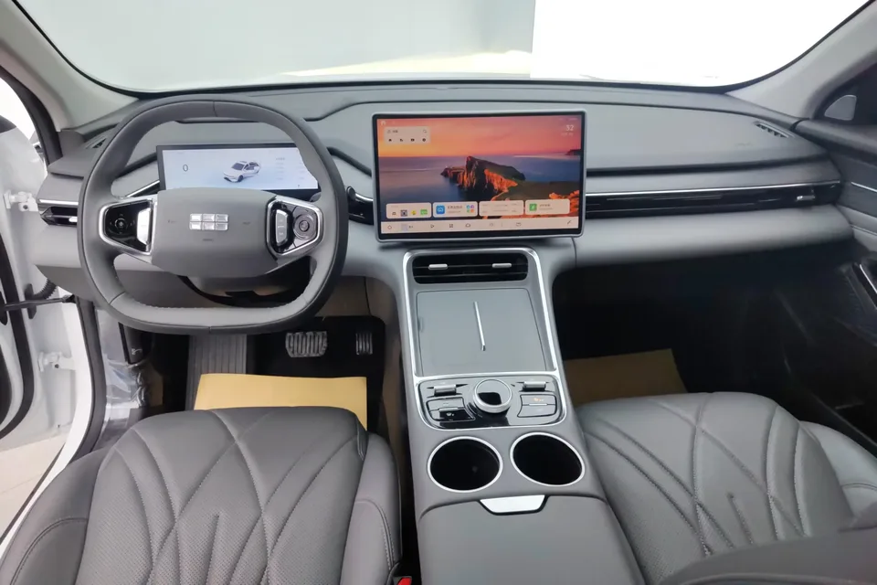 Geely Galaxy L6 Galaxy L6 2025 1.5 EM-i DHT 140KM Exploration+ Edition 2025 — thumbnail 4