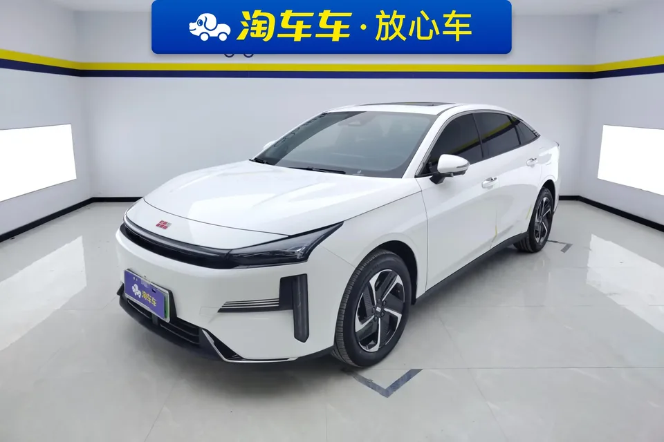 Geely Galaxy L6 Galaxy L6 2025 1.5 EM-i DHT 140KM Exploration+ Edition 2025 — photo 1, buy with delivery to Moscow
