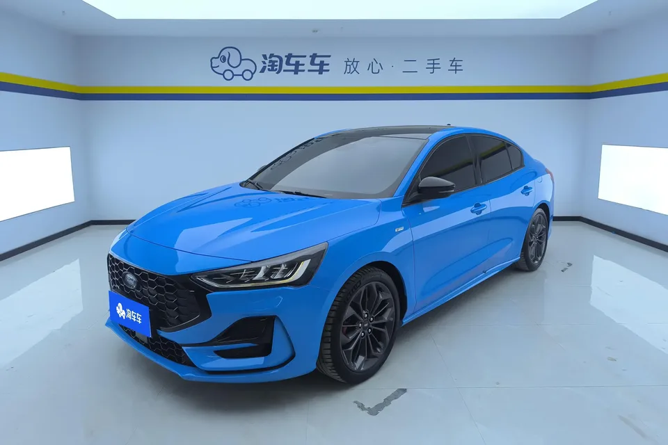 Ford Focus fox 2022 Sedan EcoBoost 180 Automatic ST Line 2023 — фото 1, купить с доставкой в Москву