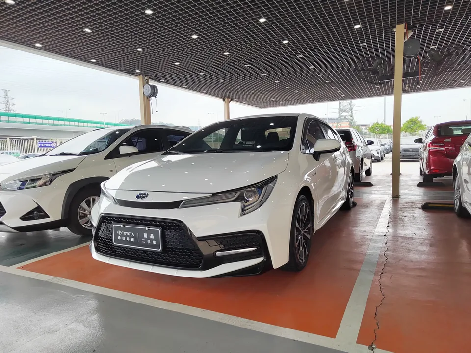 Toyota Levin Lei Ling 2022 Hybrid 1.8H E-CVT Progressive Edition 2022 — photo 1, buy with delivery to Moscow
