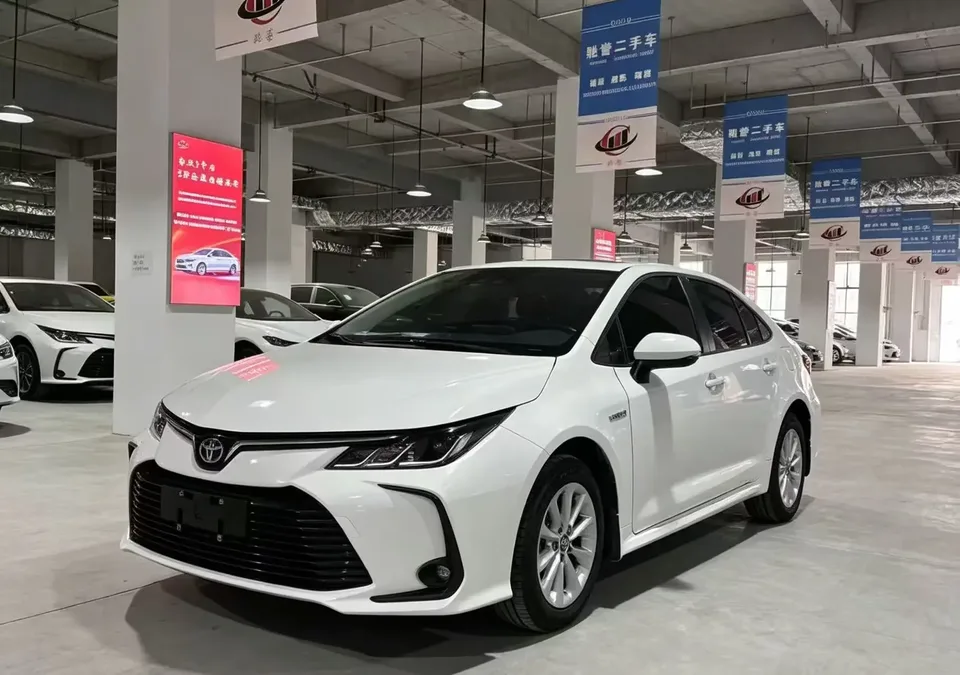 Toyota Corolla Corolla 2021 Dual Engine 1.8L E-CVT Elite Edition 2022 — photo 1, buy with delivery to Moscow