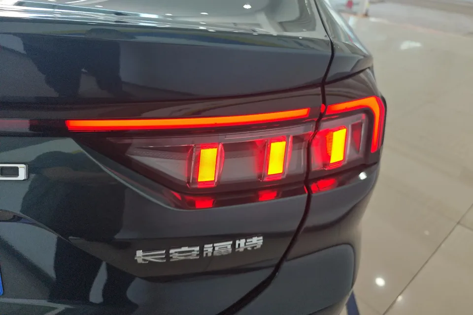 Ford Mondeo Mondeo 2023 EcoBoost 180 Comfort 2024 — thumbnail 2