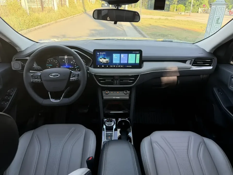 Ford Escape Ruiji 2024 EcoBoost 245 4WD Premium Edition 2024 — thumbnail 3