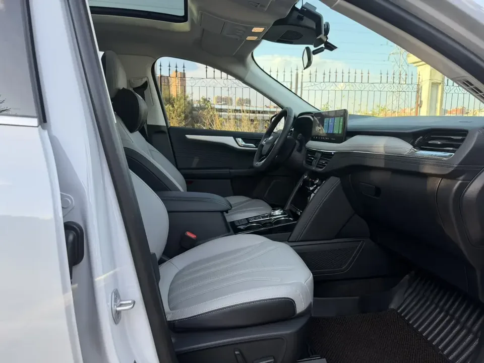 Ford Escape Ruiji 2024 EcoBoost 245 4WD Premium Edition 2024 — thumbnail 4