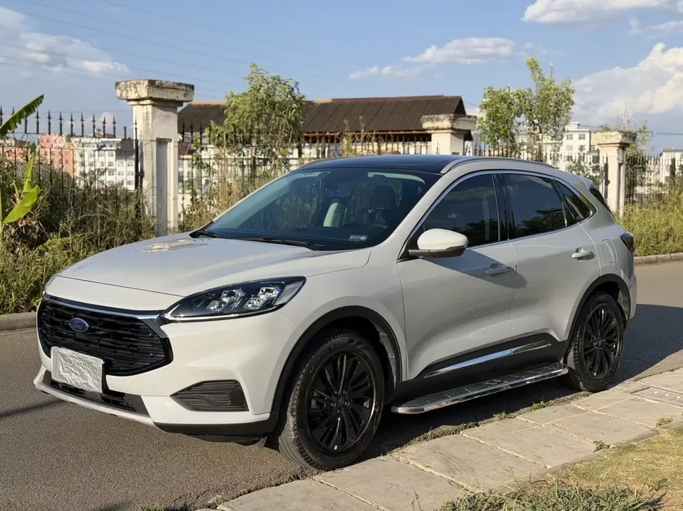 Ford Escape Ruiji 2024 EcoBoost 245 4WD Premium Edition 2024 — photo 1, buy with delivery to Moscow