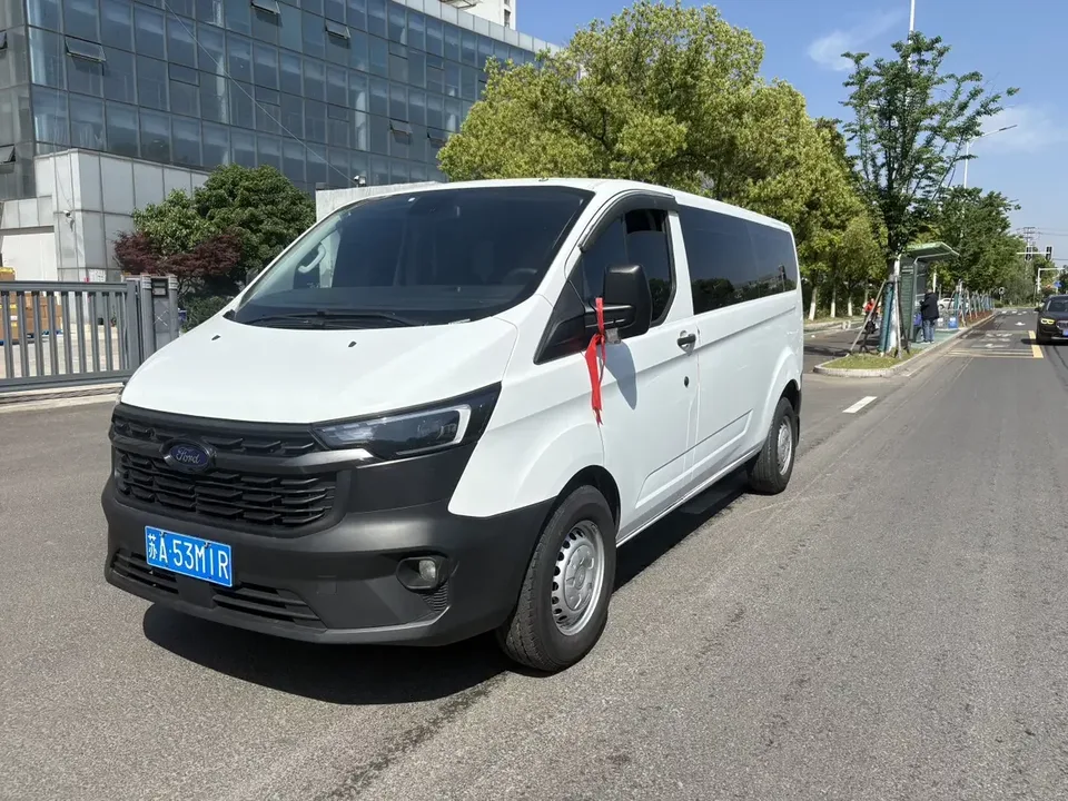Ford Transit Transit 2023 V362 2.0T diesel manual multi-purpose commercial vehicle mid-axle low roof 5/6 seats National VI 2023 — photo 1, buy with delivery to Moscow