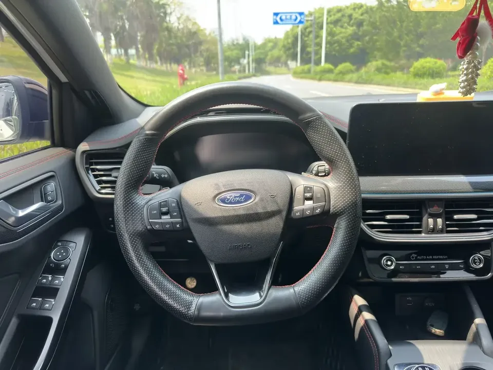 Ford Focus fox 2021 Hatchback EcoBoost 180 Automatic ST Line 2022 — thumbnail 5