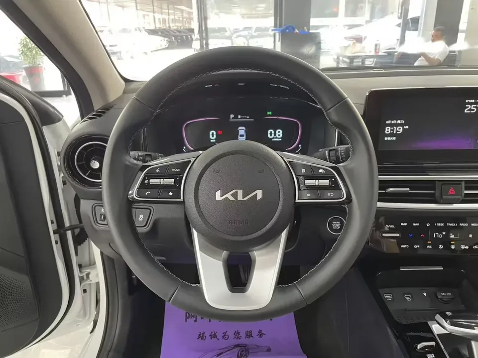 Kia K3 Kia K3 2023 1.5L IVT Deluxe Edition 2022 — миниатюра 4