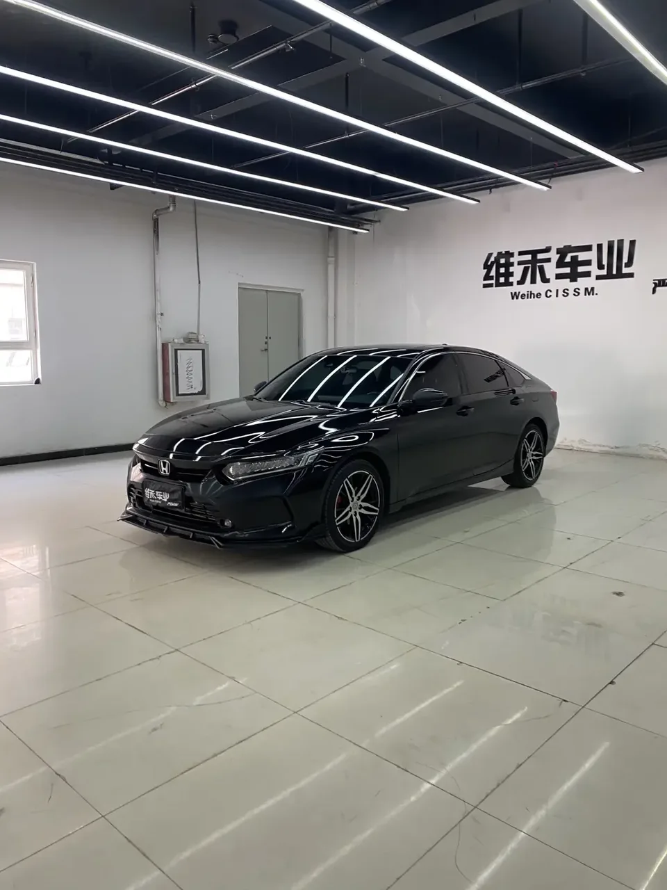 Honda Inspire Yingshipai 2022 260TURBO Delicate Edition 2023 — photo 1, buy with delivery to Moscow