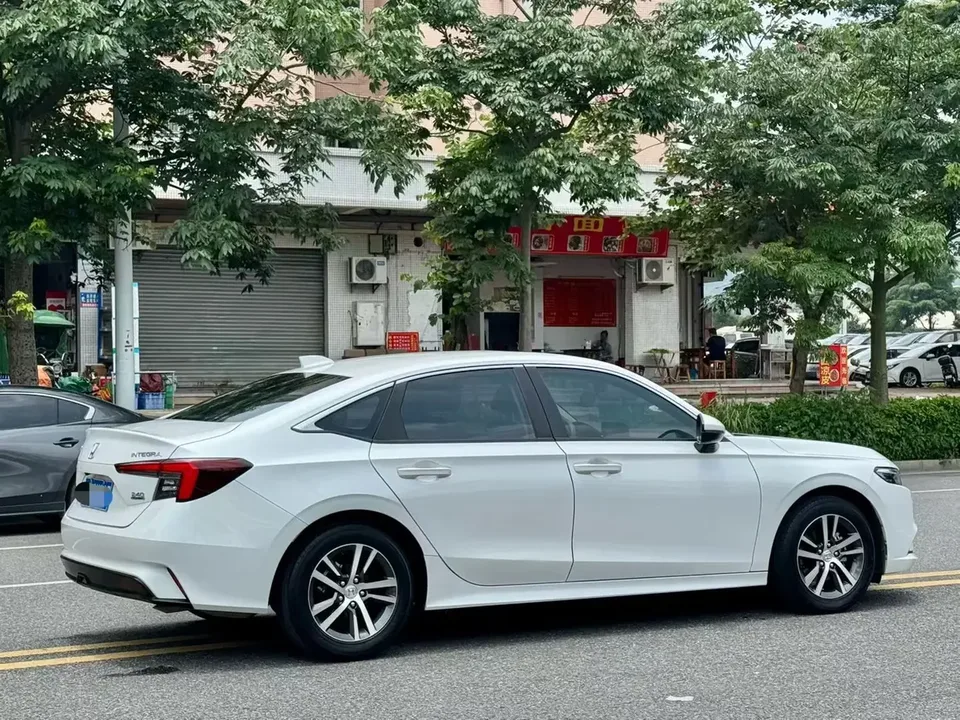 Honda Integra Style 2023 240TURBO CVT Tech Edition 2024 — thumbnail 4