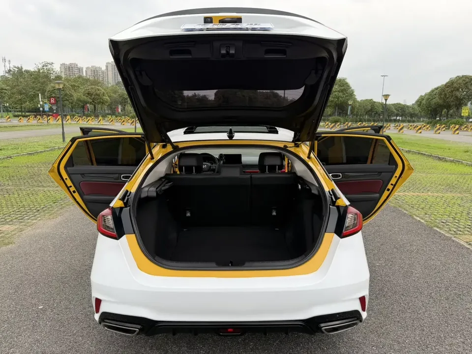 Honda Integra Style 2023 HATCHBACK 240TURBO CVT Phantom Night Premium Edition 2023 — thumbnail 4