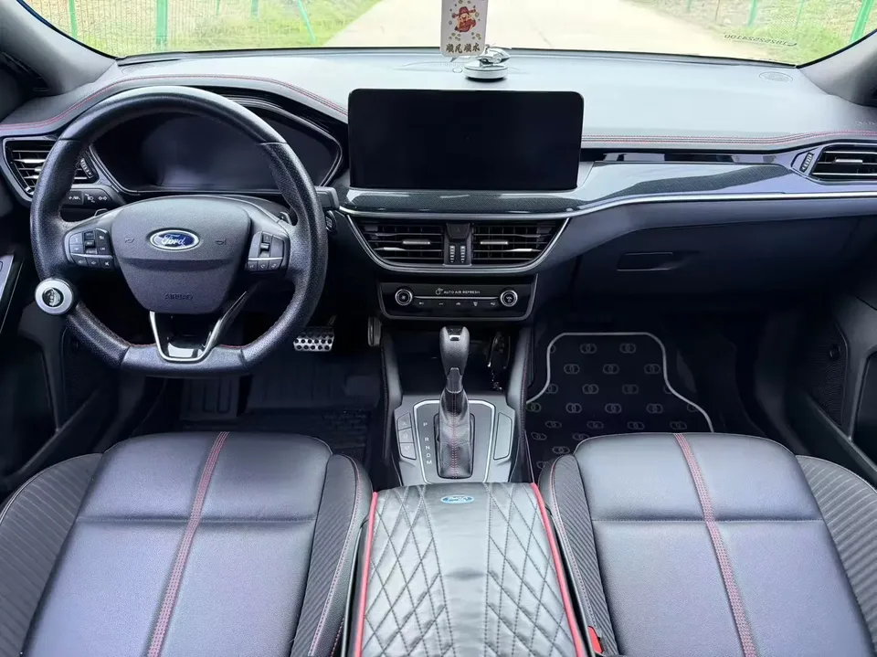 Ford Focus fox 2022 Sedan EcoBoost 180 Automatic ST Line 2022 — thumbnail 4