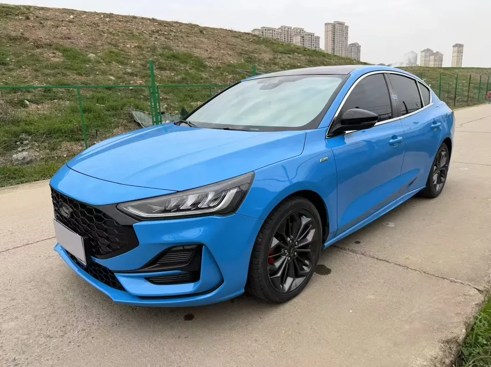 Ford Focus fox 2022 Sedan EcoBoost 180 Automatic ST Line 2022 — photo 1, buy with delivery to Moscow
