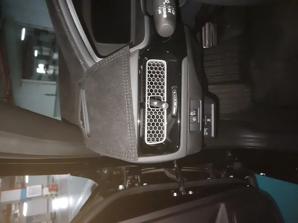 Honda CIVIC Civic 2023 HATCHBACK 240TURBO CVT Extreme Edition 2025 — thumbnail 4
