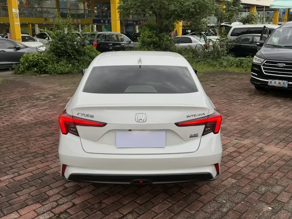 Honda Integra Style 2022 240TURBO CVT Deluxe Edition 2023 — thumbnail 2