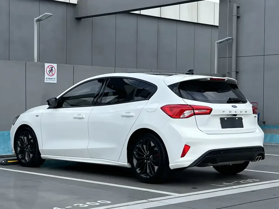Ford Focus fox 2022 Hatchback EcoBoost 180 Automatic ST Line 2022 — thumbnail 2