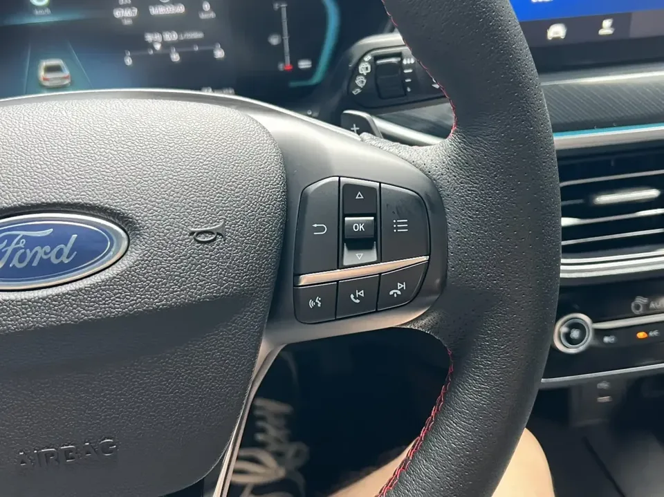 Ford Focus fox 2022 Hatchback EcoBoost 180 Automatic ST Line 2022 — thumbnail 4