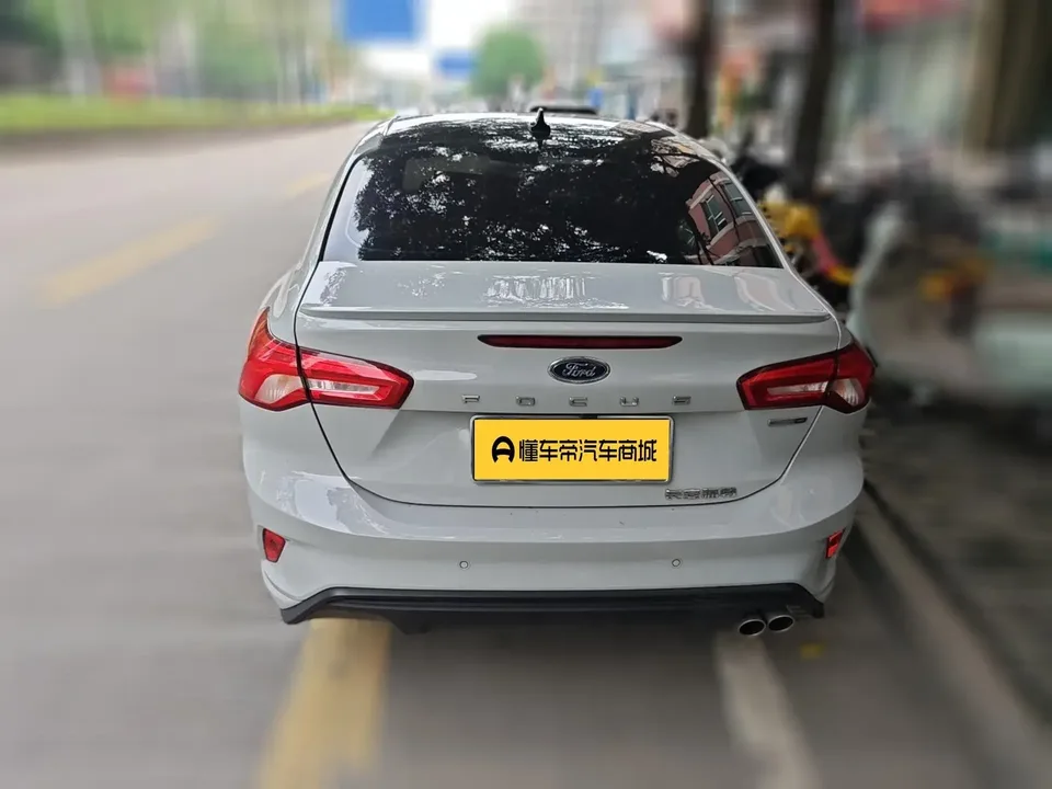 Ford Focus fox 2022 Sedan EcoBoost 180 Automatic ST Line 2022 — миниатюра 2