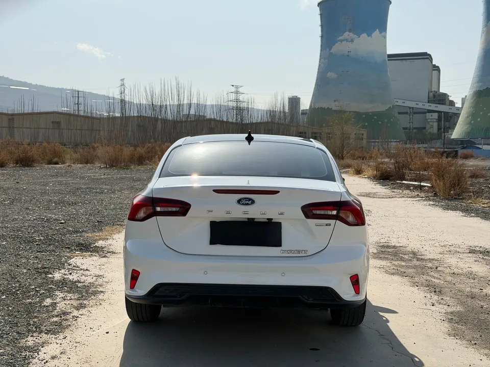 Ford Focus fox 2022 Sedan EcoBoost 180 Automatic Competition Edition 2022 — thumbnail 2
