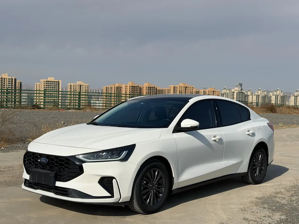 Ford Focus fox 2022 Sedan EcoBoost 180 Automatic Competition Edition 2022 — photo 1, buy with delivery to Moscow