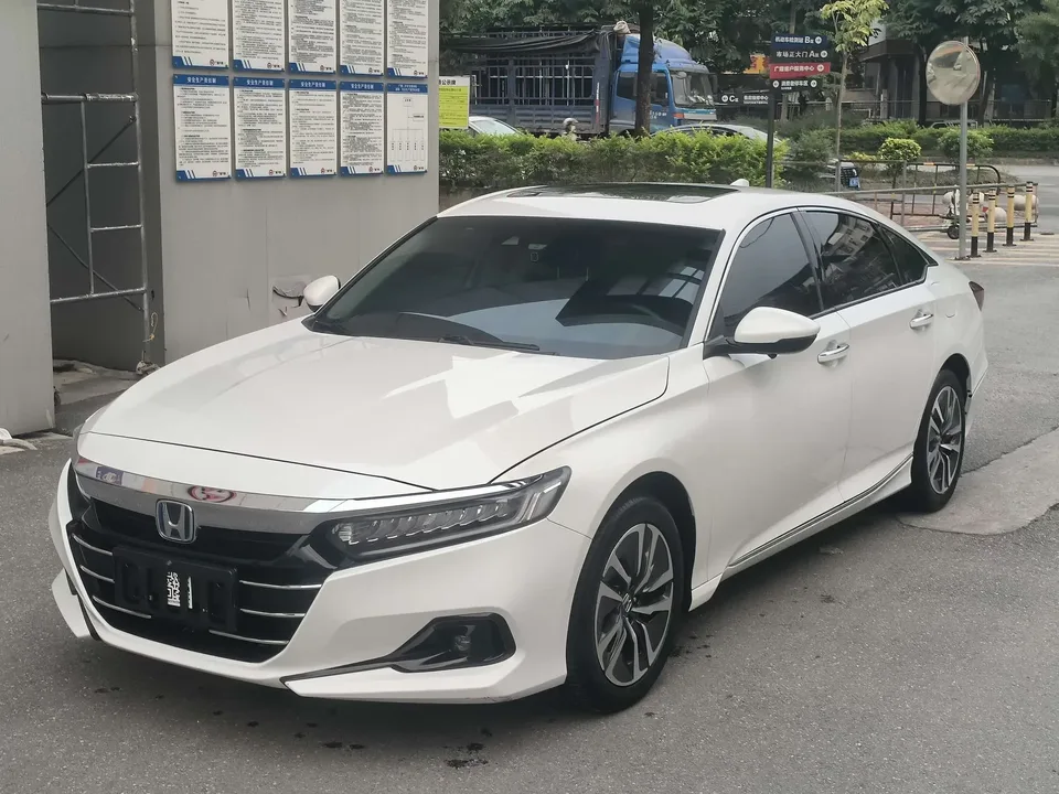 Honda Accord Accord 2022 Sharp Hybrid 2.0L Sharp Leader Edition 2022 — photo 1, buy with delivery to Moscow