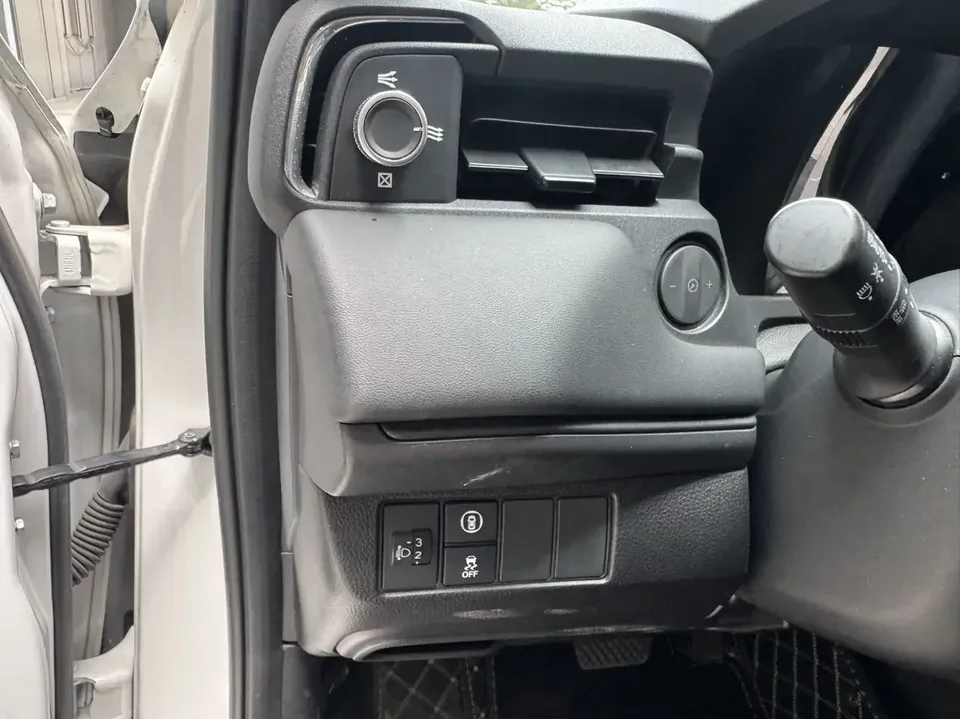 Honda WR-V HondaXR-V 2023 1.5L CVT Hot Edition 2023 — миниатюра 4