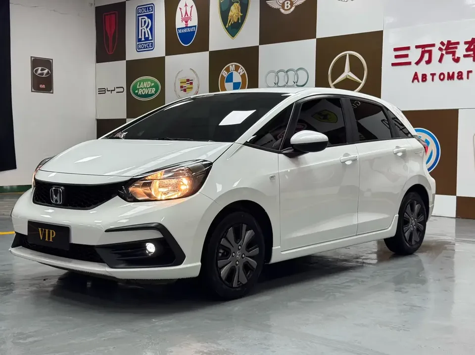 Honda FIT Fit 2021 1.5L CVT Trendy Edition 2022 — photo 1, buy with delivery to Moscow