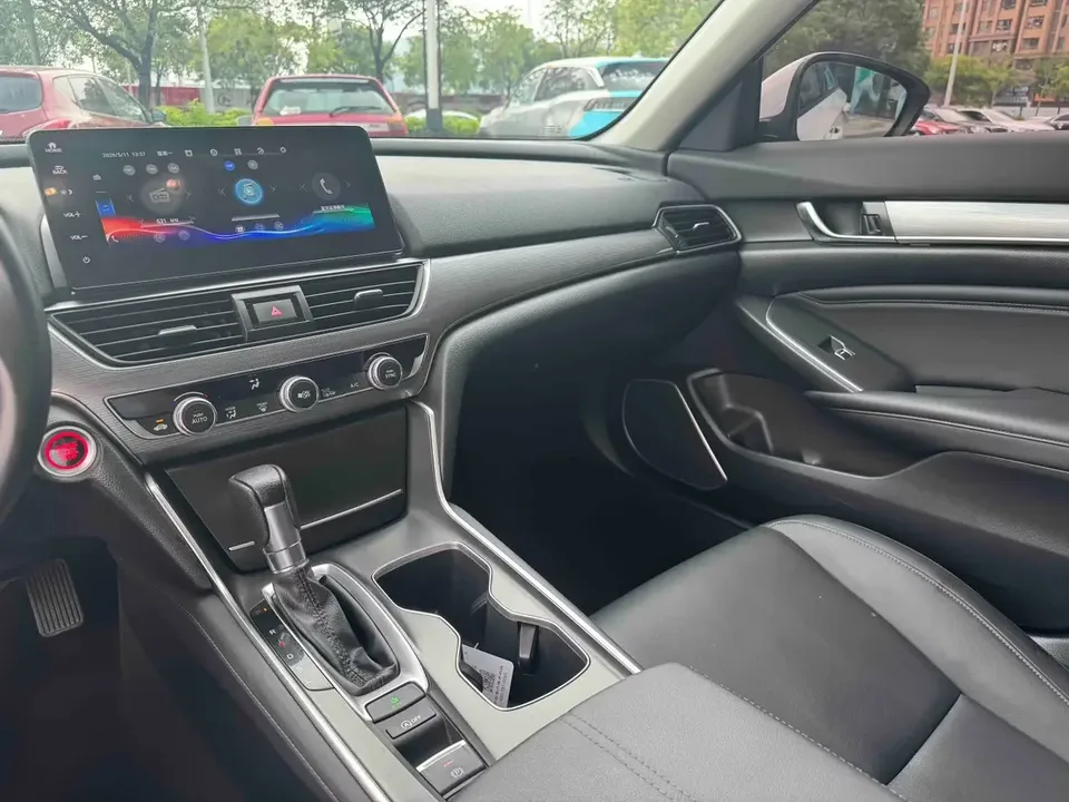Honda Accord Accord 2022 260TURBO Deluxe 2023 — thumbnail 3